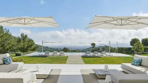 Hilltop Villa With Panoramic Sea Views
